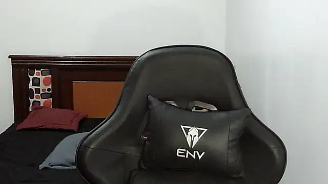 Snapshot of Lolacurly69 chatting on July 2026 11:59:02 PM Lolacurly69 online show from July 2026 11:59:02 PM