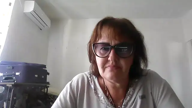 Snapshot of ErikaXShine chatting on June 2026 12:13:02 PM ErikaXShine online show from June 2026 12:13:02 PM