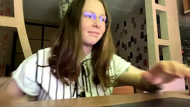 Snapshot of AlisonOhlmacher chatting on June 2026 10:25:02 AM AlisonOhlmacher online show from June 2026 10:25:02 AM