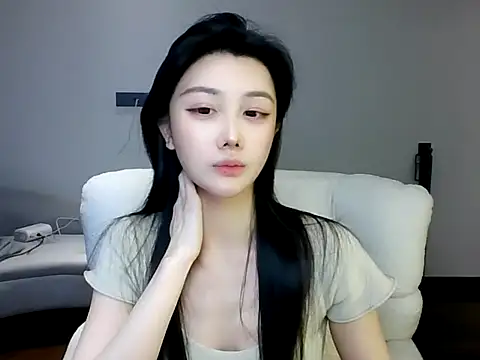 Snapshot of SylvieMaya chatting on June 2026 04:50:02 PM SylvieMaya online show from June 2026 04:50:02 PM
