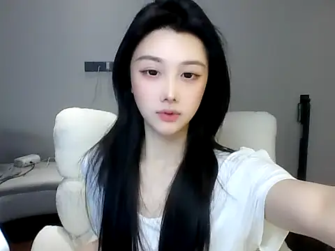Snapshot of SylvieMaya chatting on June 2026 04:39:02 PM SylvieMaya online show from June 2026 04:39:02 PM