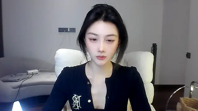 Snapshot of SylvieMaya chatting on June 2026 03:32:02 PM SylvieMaya online show from June 2026 03:32:02 PM