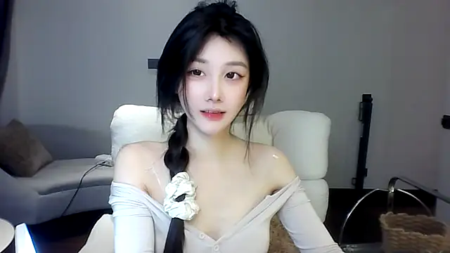 Snapshot of SylvieMaya chatting on July 2026 07:19:01 PM SylvieMaya online show from July 2026 07:19:01 PM