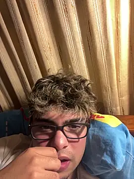 Snapshot of ElMen0r06 chatting on June 2026 03:48:02 AM ElMen0r06 online show from June 2026 03:48:02 AM