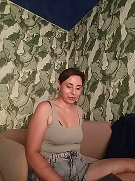 Snapshot of MichelleWoood chatting on July 2026 06:21:02 AM MichelleWoood online show from July 2026 06:21:02 AM
