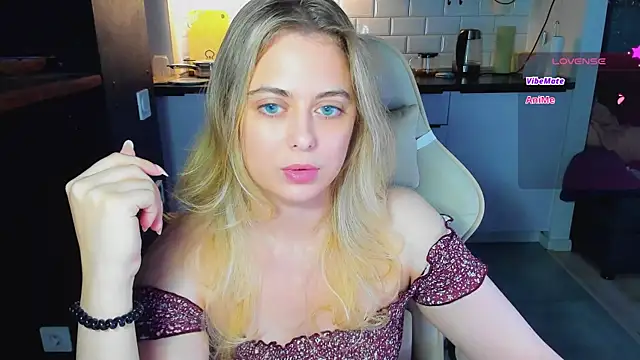 blonde kellyy online show from August 2026 02:35:01 AM