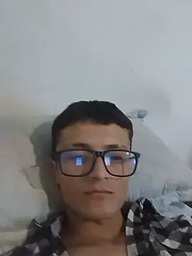 Snapshot of Davitfitnosuke chatting on June 2026 06:52:01 PM Davitfitnosuke online show from June 2026 06:52:01 PM