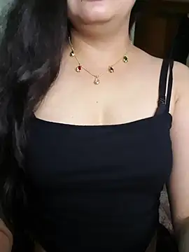 Snapshot of Sharma_Priya chatting on July 2026 06:01:02 PM Sharma Priya online show from July 2026 06:01:02 PM