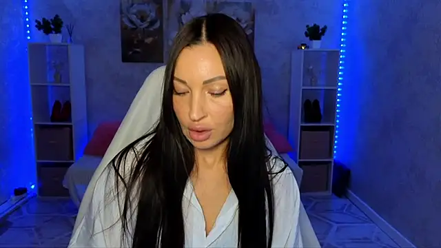 NikoleMills online show from June 2026 05:14:01 AM