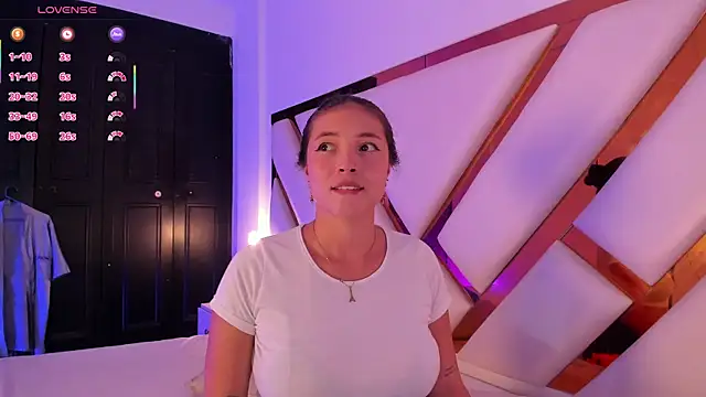 Mariana Smiith  online show from July 2026 07:40:02 PM