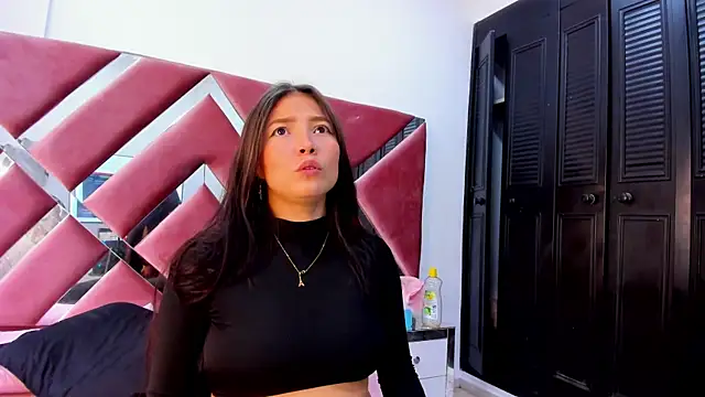 Mariana Smiith  online show from July 2026 01:04:01 PM