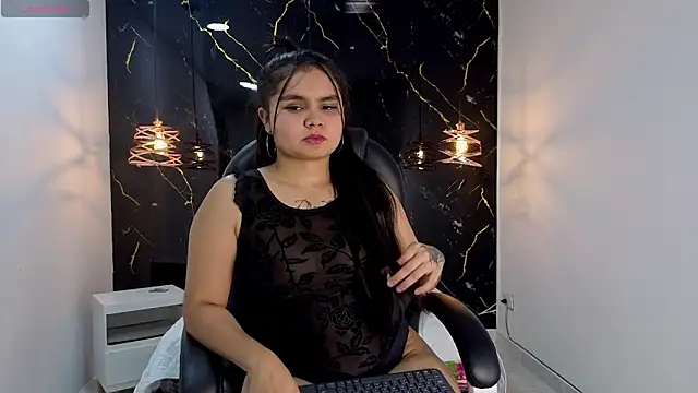 Snapshot of TifanyRoseX chatting on June 2026 06:39:02 PM TifanyRoseX online show from June 2026 06:39:02 PM