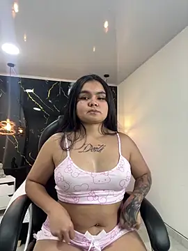 Snapshot of TifanyRoseX chatting on June 2026 07:05:01 PM TifanyRoseX online show from June 2026 07:05:01 PM
