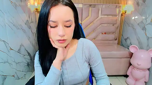 Snapshot of Aleja_r_ chatting on July 2026 07:38:02 PM Aleja r online show from July 2026 07:38:02 PM