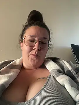 Snapshot of curvymayaxo chatting on June 2026 06:51:02 PM curvymayaxo online show from June 2026 06:51:02 PM