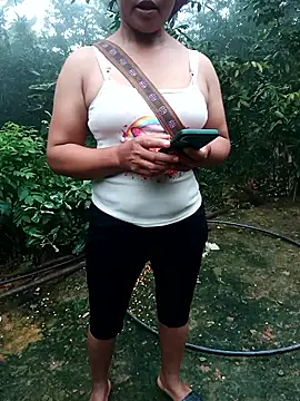 Snapshot of Chin-ni chatting on June 2026 01:10:02 AM Chin-ni online show from June 2026 01:10:02 AM