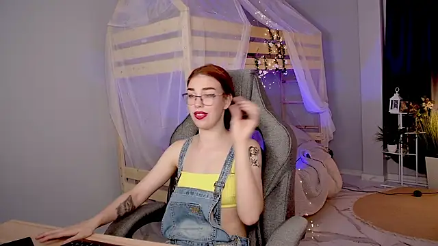 Snapshot of SeraphineDuskryn chatting on July 2026 05:18:02 PM SeraphineDuskryn online show from July 2026 05:18:02 PM