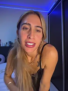 Snapshot of NicoleWilder chatting on June 2026 01:32:01 AM NicoleWilder online show from June 2026 01:32:01 AM