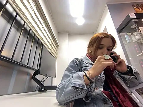 Snapshot of leah_shainee chatting on July 2026 02:29:01 AM leah shainee online show from July 2026 02:29:01 AM