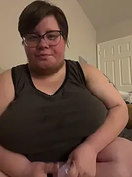 Snapshot of femboyphoenix chatting on June 2026 02:20:02 AM femboyphoenix online show from June 2026 02:20:02 AM