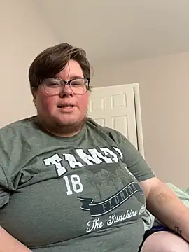 Snapshot of femboyphoenix chatting on June 2026 06:10:02 PM femboyphoenix online show from June 2026 06:10:02 PM