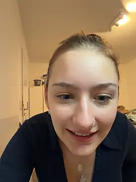 Snapshot of Violet_Velvet chatting on June 2026 08:33:02 PM Violet Velvet online show from June 2026 08:33:02 PM