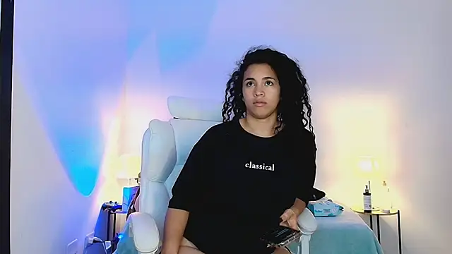 Snapshot of Isabella_Sophia19 chatting on June 2026 10:46:01 PM Isabella Sophia19 online show from June 2026 10:46:01 PM