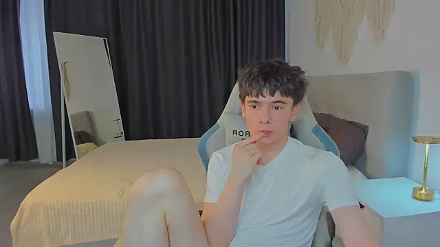 Snapshot of Ethan_Crowe chatting on July 2026 03:59:02 PM Ethan Crowe online show from July 2026 03:59:02 PM