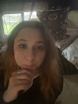 Snapshot of Eze13crybaby chatting on July 2026 05:06:01 PM Eze13crybaby online show from July 2026 05:06:01 PM