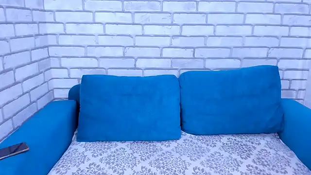 Snapshot of RoxyyLuxe chatting on June 2026 05:34:01 AM RoxyyLuxe online show from June 2026 05:34:01 AM