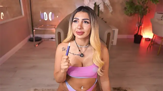 Snapshot of LucyyRosse chatting on June 2026 08:30:01 AM LucyyRosse online show from June 2026 08:30:01 AM