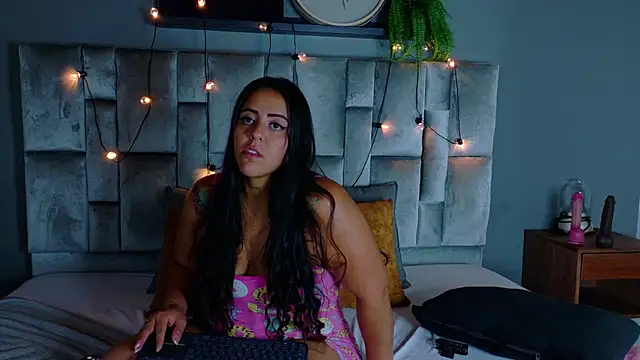 Snapshot of ShelyEvans__ chatting on July 2026 12:09:01 AM ShelyEvans online show from July 2026 12:09:01 AM