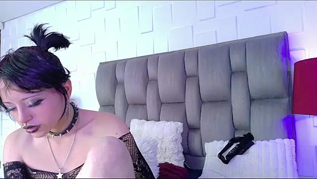 Snapshot of ViolettClay chatting on June 2026 05:17:02 PM ViolettClay online show from June 2026 05:17:02 PM