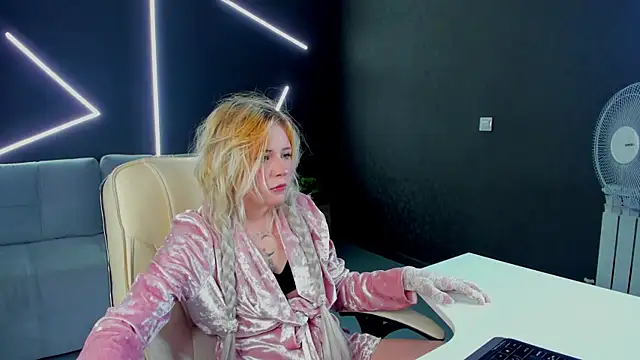 Snapshot of kikipeach chatting on June 2026 12:17:01 PM kikipeach online show from June 2026 12:17:01 PM