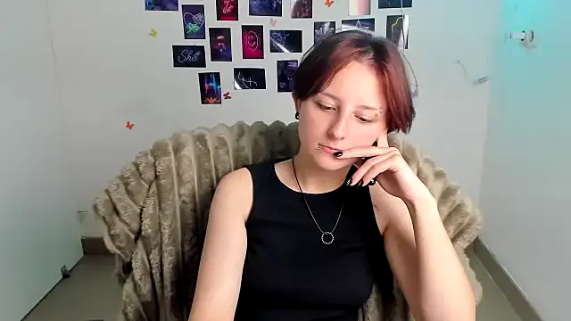 Dilara Kiss  online show from July 2026 11:25:02 PM