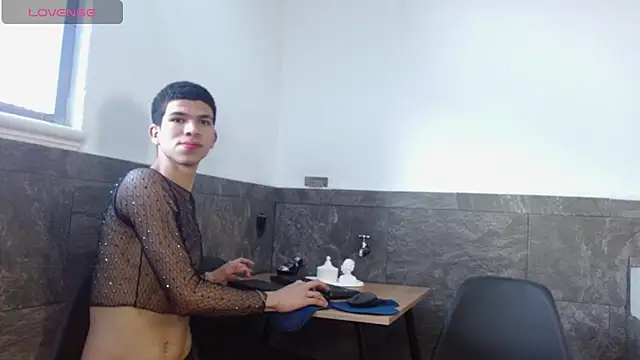 Snapshot of Dilan_Femboy chatting on June 2026 02:14:01 PM Dilan Femboy online show from June 2026 02:14:01 PM