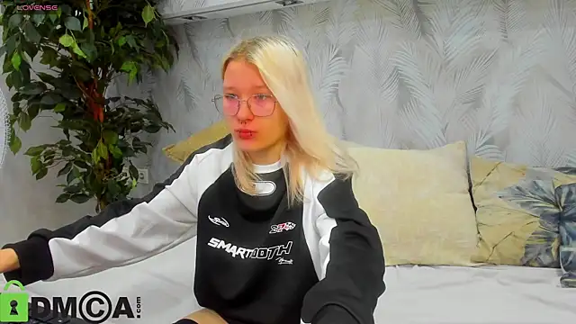 Snapshot of Nika-Smith chatting on August 2026 09:22:02 AM Nika-Smith online show from August 2026 09:22:02 AM