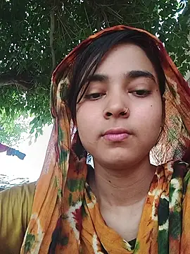 Snapshot of Simran_143 chatting on July 2026 04:18:01 AM Simran 143 online show from July 2026 04:18:01 AM