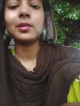 Snapshot of Simran_143 chatting on July 2026 05:04:01 AM Simran 143 online show from July 2026 05:04:01 AM