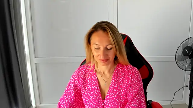 LilyDreamm online show from July 2026 06:15:01 AM
