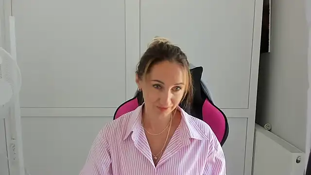 LilyDreamm online show from July 2026 06:44:01 AM