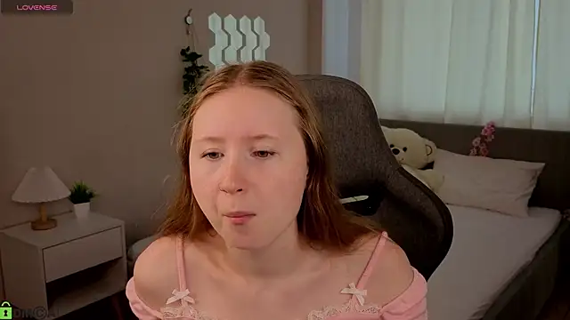 Snapshot of LiliTiny chatting on July 2026 02:16:01 AM LiliTiny online show from July 2026 02:16:01 AM
