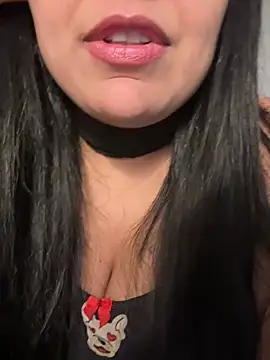 Snapshot of Quiqui28 chatting on June 2026 01:47:01 PM Quiqui28 online show from June 2026 01:47:01 PM