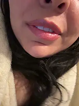 Snapshot of Quiqui28 chatting on June 2026 04:26:01 AM Quiqui28 online show from June 2026 04:26:01 AM