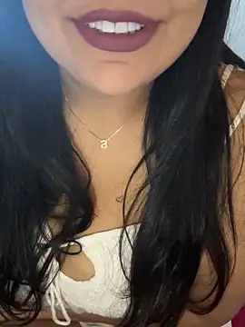 Snapshot of Quiqui28 chatting on June 2026 06:47:01 PM Quiqui28 online show from June 2026 06:47:01 PM