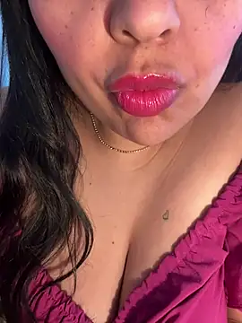 Snapshot of Quiqui28 chatting on July 2026 01:28:02 PM Quiqui28 online show from July 2026 01:28:02 PM