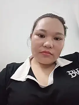 Snapshot of Holy-mi chatting on July 2026 06:11:01 AM Holy-mi online show from July 2026 06:11:01 AM