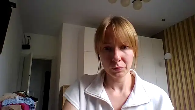 Snapshot of Deloriada chatting on July 2026 07:00:02 AM Deloriada online show from July 2026 07:00:02 AM