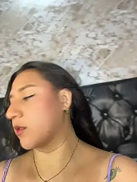 Snapshot of Lau_Dreamgirl chatting on June 2026 06:01:01 PM Lau Dreamgirl online show from June 2026 06:01:01 PM