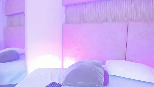 Snapshot of __Izumii__ chatting on July 2026 03:21:02 PM Izumii online show from July 2026 03:21:02 PM